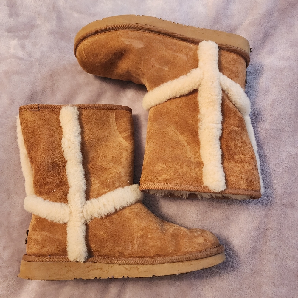 Women’s Ugg Boots Size 9 Suede Sheepskin